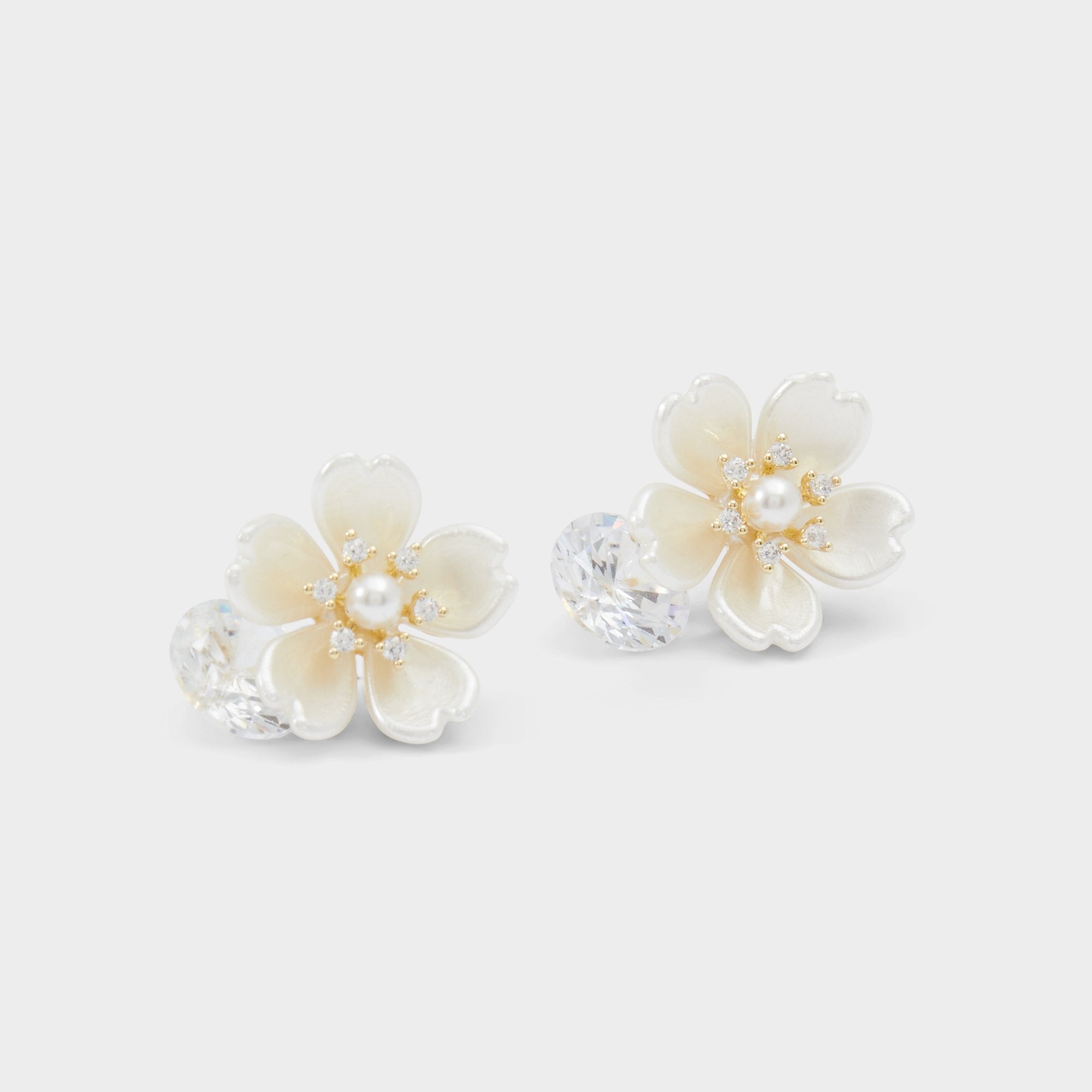 product_13763021_alexiana_white_102_main_sq_gy