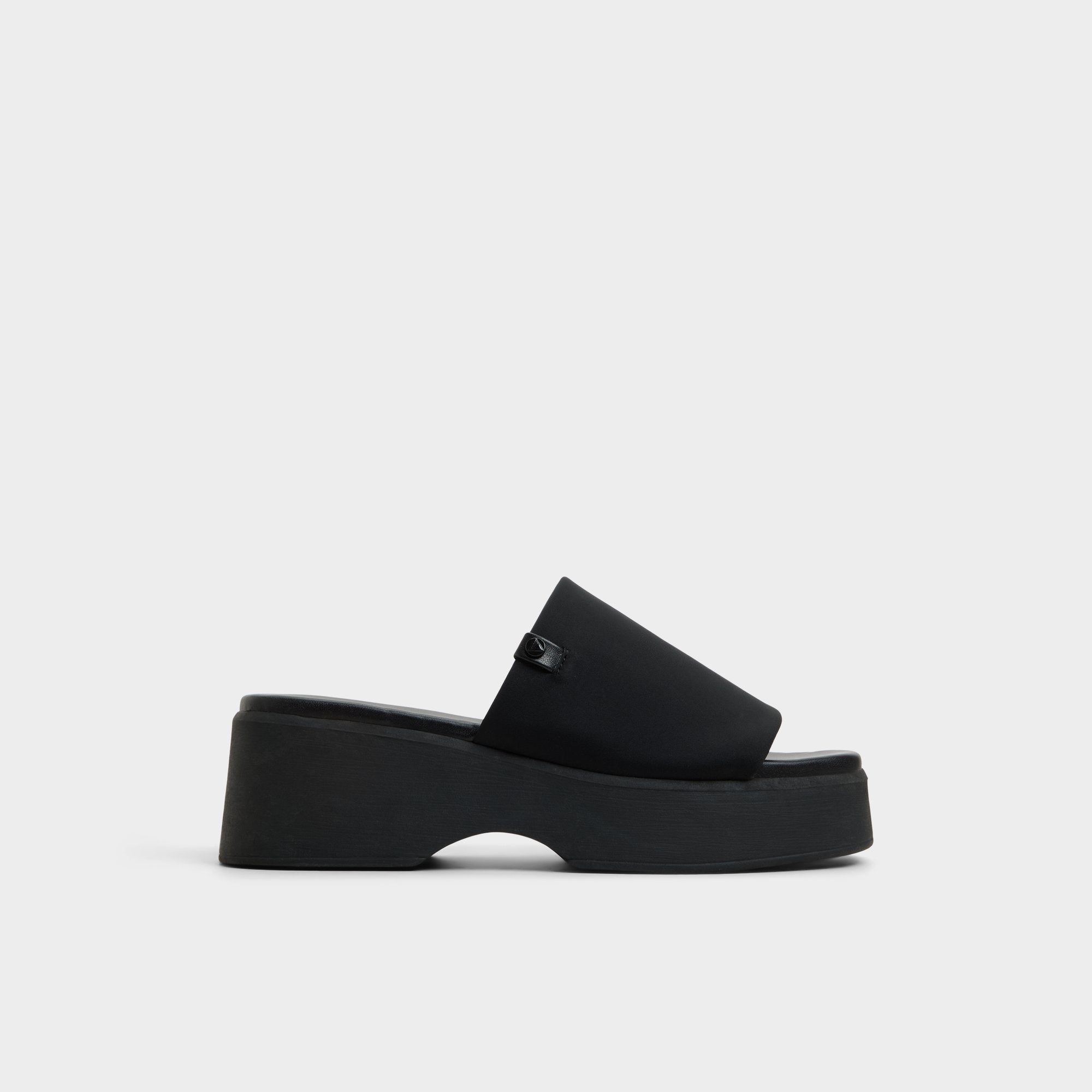 product_14012355_yassa_black_001-003-030_main_sq_gy
